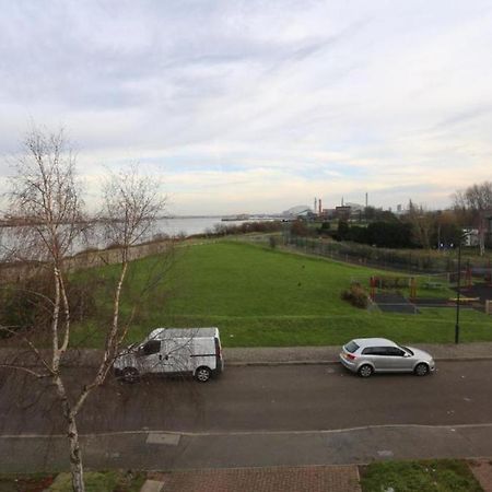 Fabulous Room With En-Suite Bathroom And Shared Kitchen Thamesmead  Bagian luar foto