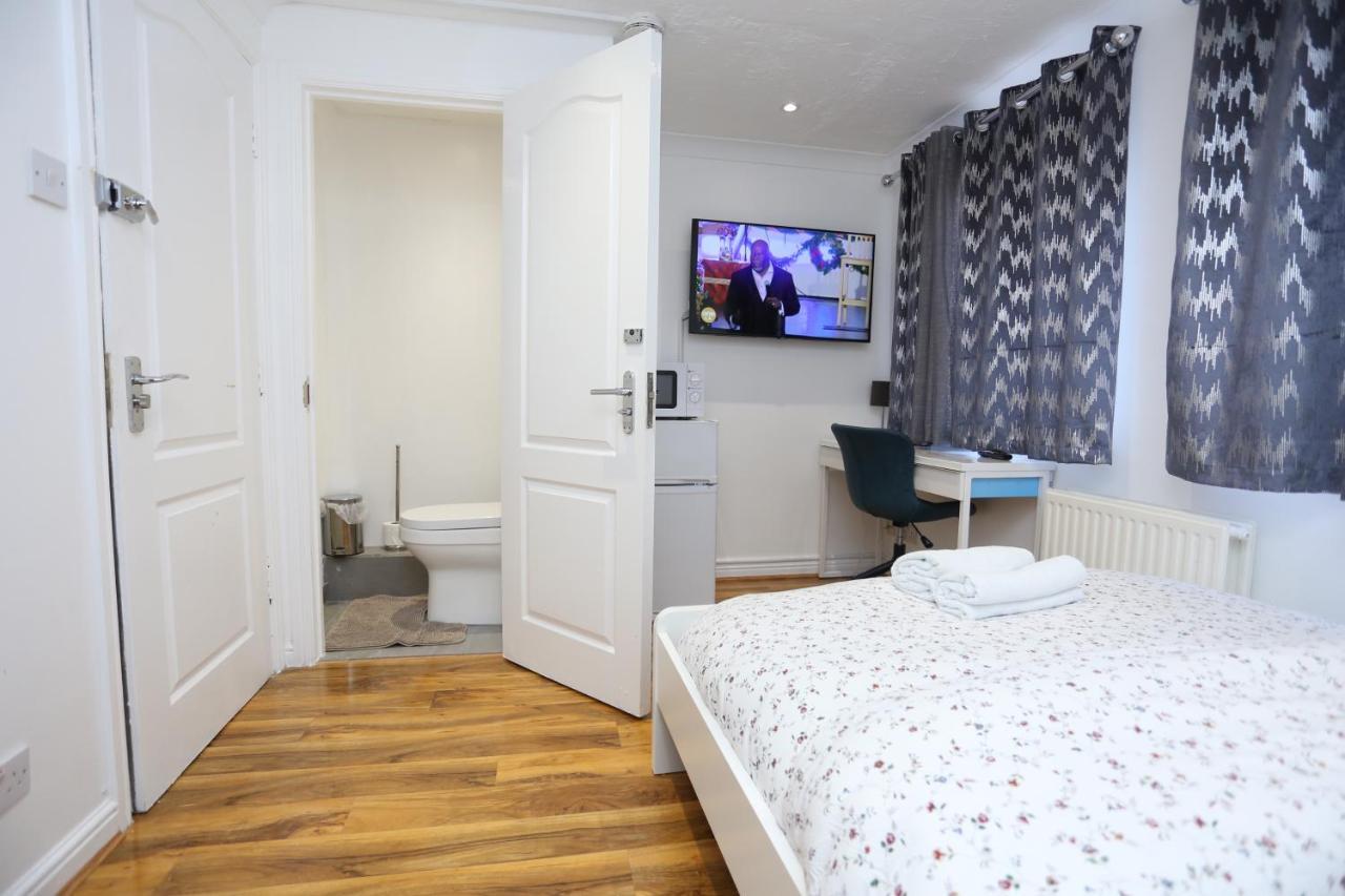 Fabulous Room With En-Suite Bathroom And Shared Kitchen Thamesmead  Bagian luar foto