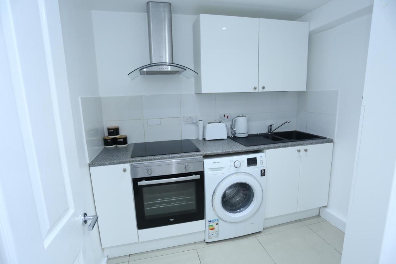 Fabulous Room With En-Suite Bathroom And Shared Kitchen Thamesmead  Bagian luar foto