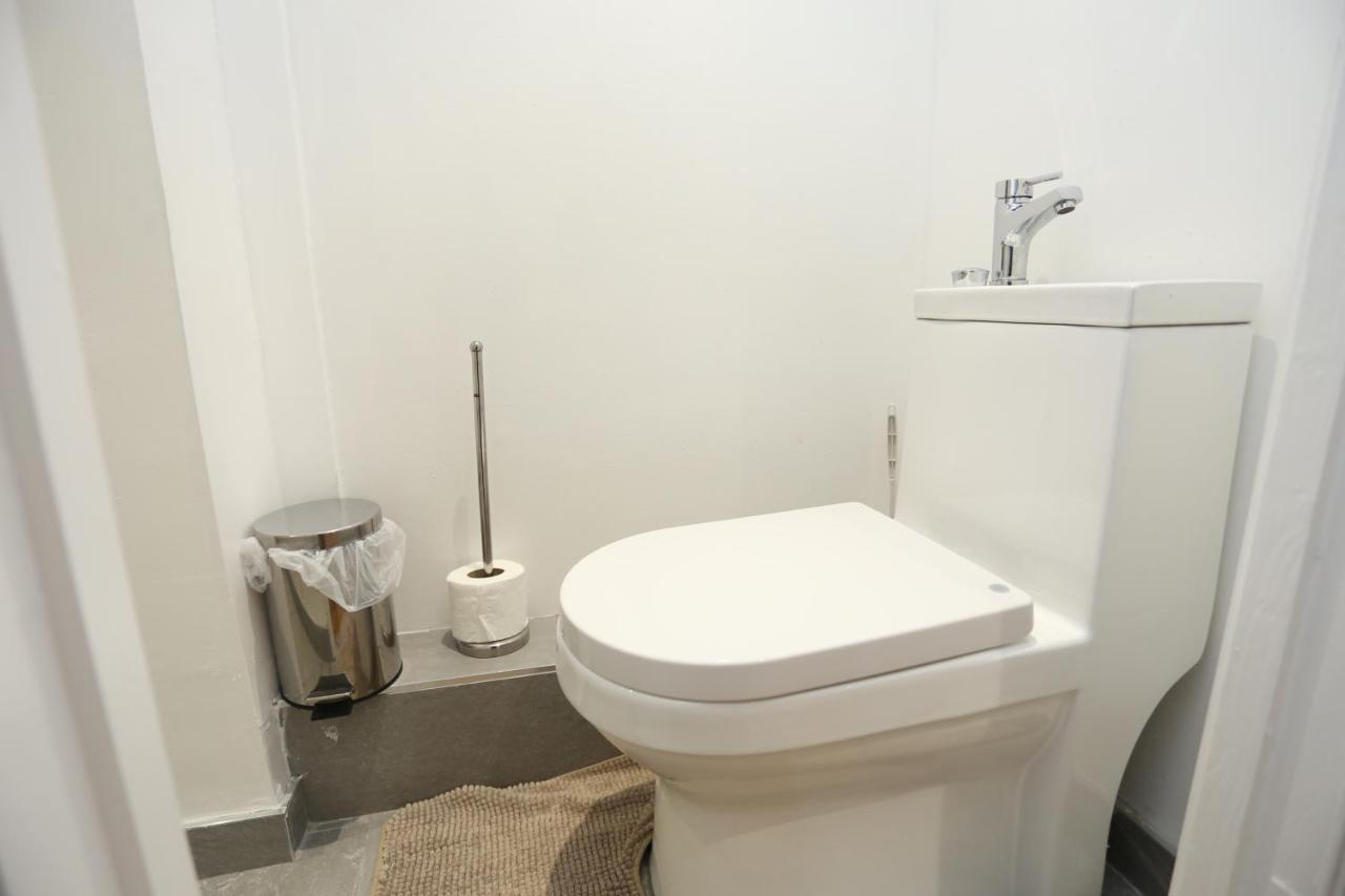 Fabulous Room With En-Suite Bathroom And Shared Kitchen Thamesmead  Bagian luar foto