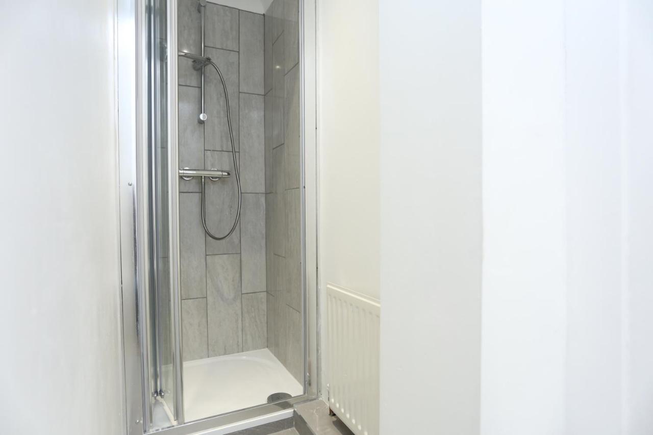 Fabulous Room With En-Suite Bathroom And Shared Kitchen Thamesmead  Bagian luar foto