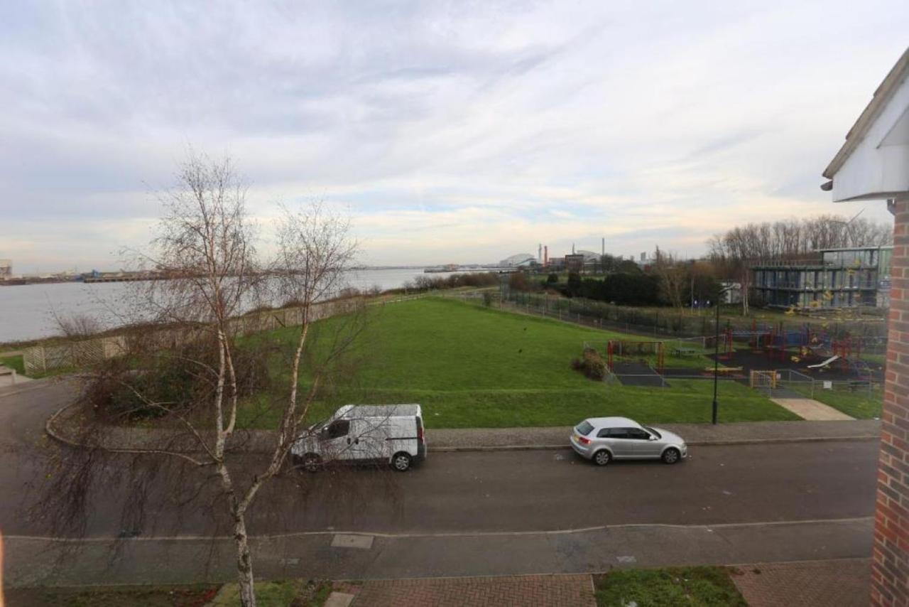 Fabulous Room With En-Suite Bathroom And Shared Kitchen Thamesmead  Bagian luar foto